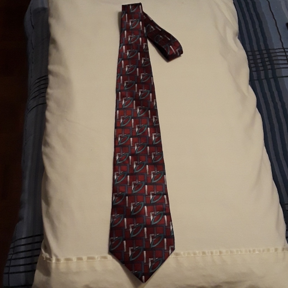 Halston gorgeous men's silk tie